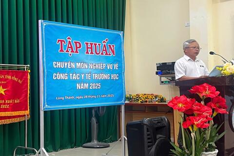 TẬP HUẤN CHUYÊN MÔN NGHIỆP VỤ VỀ CÔNG TÁC  Y TẾ TRƯỜNG HỌC NĂM 2025