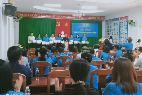 Công tác bàn giao công đoàn cơ sở Trung tâm Y tế huyện Long Thành  Từ Công đoàn ngành Y tế về Liên đoàn lao động tỉnh Đồng Nai