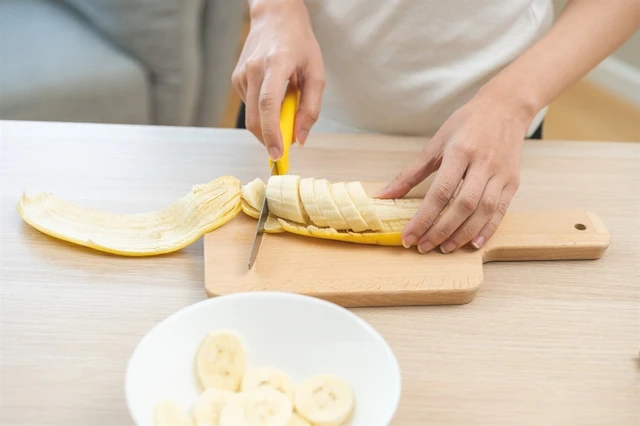 Cách hạ huyết áp tự nhiên: Ăn nhiều chuối và giảm muối- Ảnh 2.