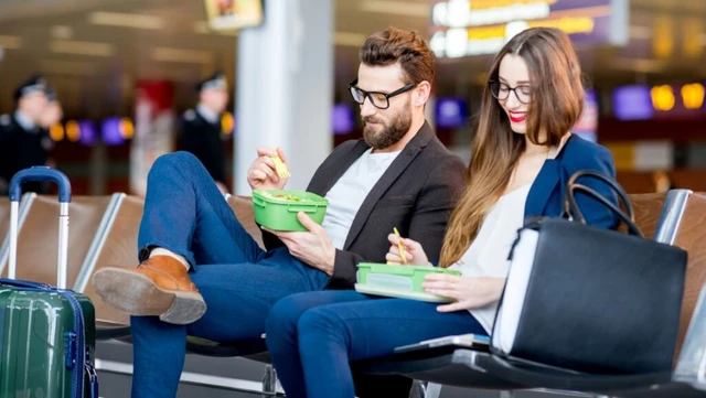 10 lời khuyên cho người rối loạn tiêu hóa mạn tính khi đi du lịch- Ảnh 2.